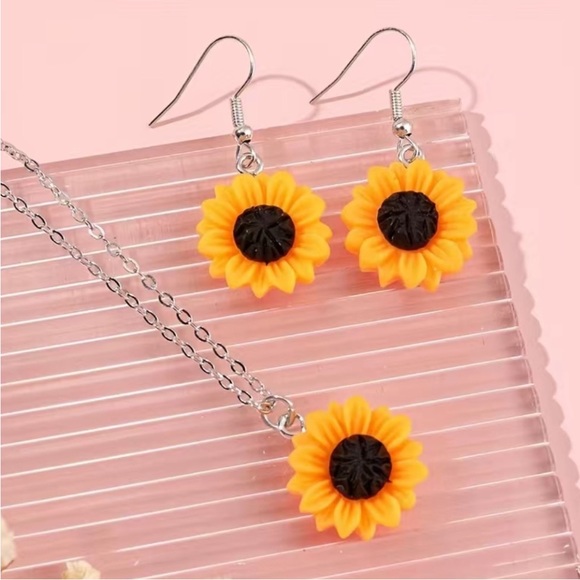 Jewelry - Sunflower Necklace & Earrings Set
